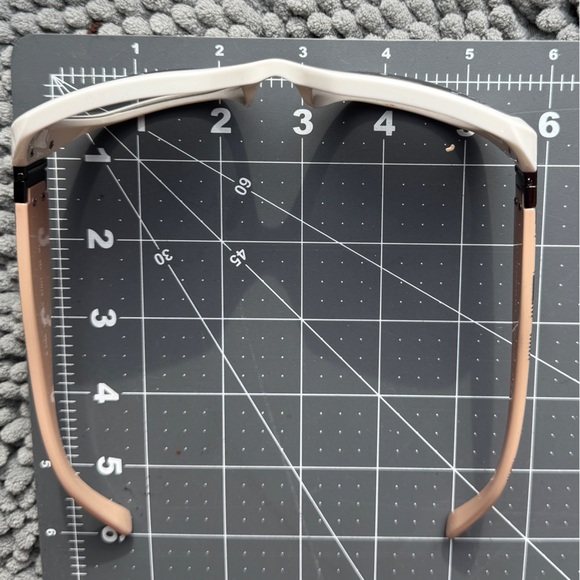 NEW🔥Burberry Sunglasses with Bold Nova Check and Logo Hardware/Clamshell CASE 😎 - Picture 9 of 11